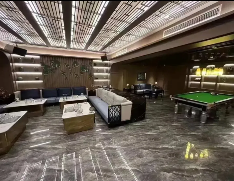  南宁东方魅力（格莱美）包厢里需要动手的地方都顺手吗，从门把手到呼叫铃每个开关试了一遍